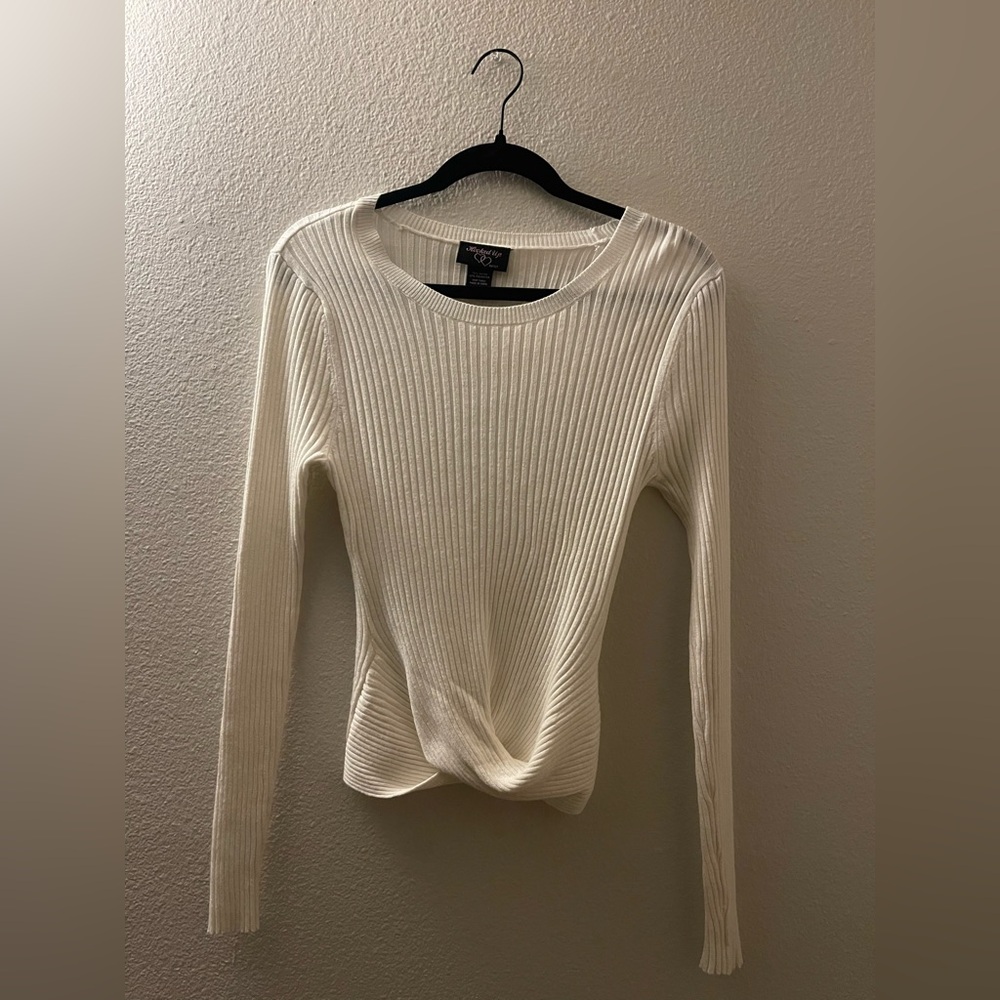 Hooked Up by IOT Ribbed Twist Hem Sweater
